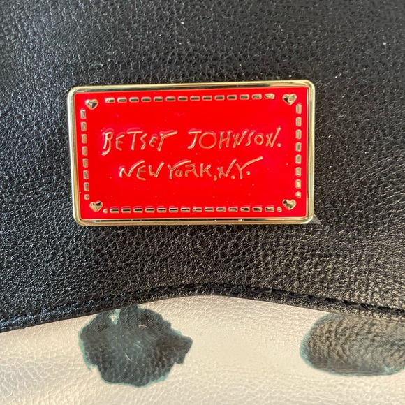 Betsy Johnson hand bag - Picture 2 of 8